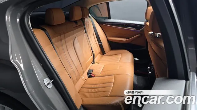BMW 5-Series 2021 thumb 11
