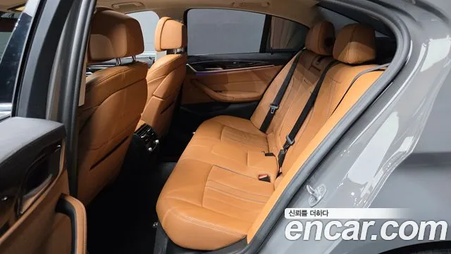 BMW 5-Series 2021 thumb 12