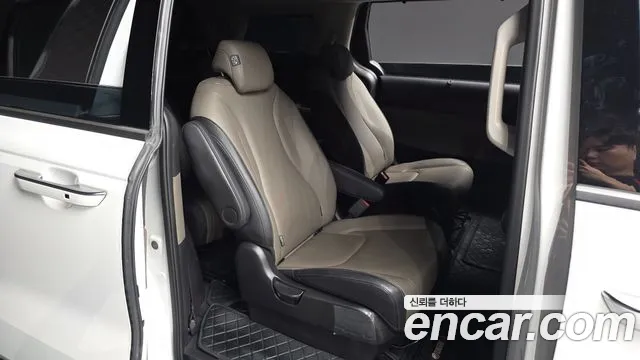 Kia Carnival 2024 thumb 11
