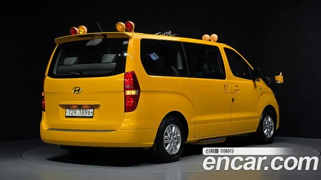 Hyundai Starex 2017 thumb 2