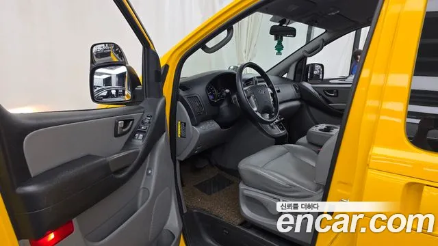 Hyundai Starex 2017 thumb 10