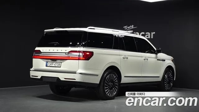 Lincoln Navigator 2021 thumb 2