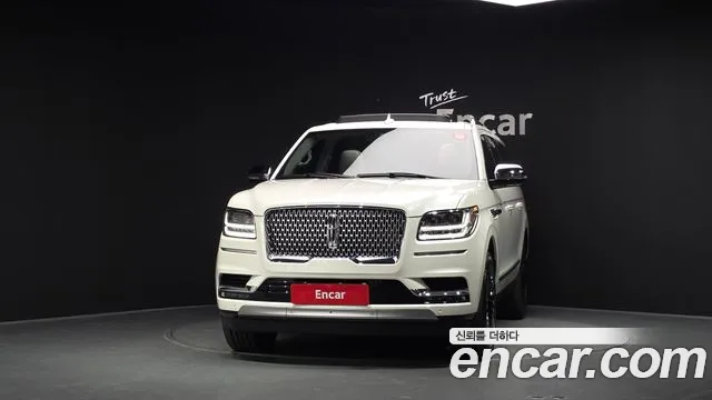 Lincoln Navigator 2021 thumb 3