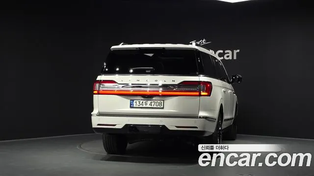 Lincoln Navigator 2021 thumb 4