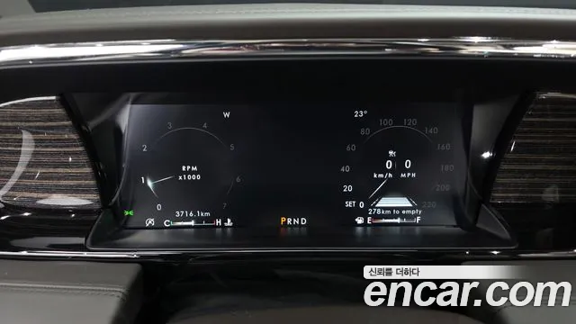 Lincoln Navigator 2021 thumb 8