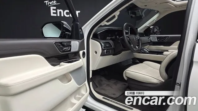 Lincoln Navigator 2021 thumb 10