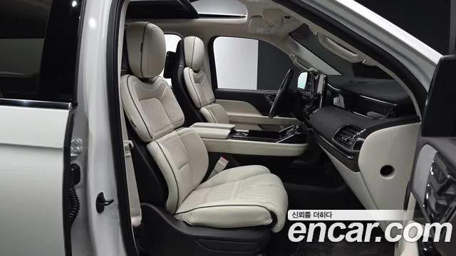 Lincoln Navigator 2021 thumb 11