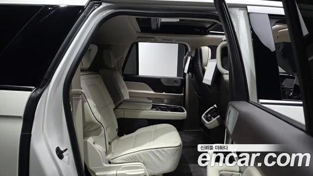 Lincoln Navigator 2021 thumb 12