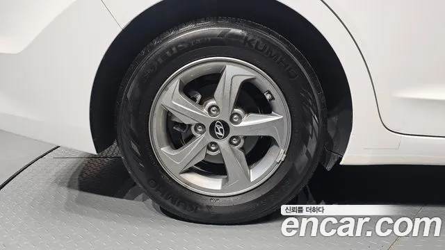 Hyundai Avante 2017 thumb 5