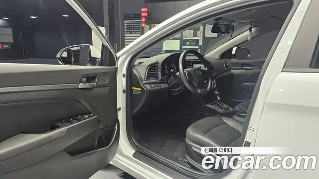 Hyundai Avante 2017 thumb 10