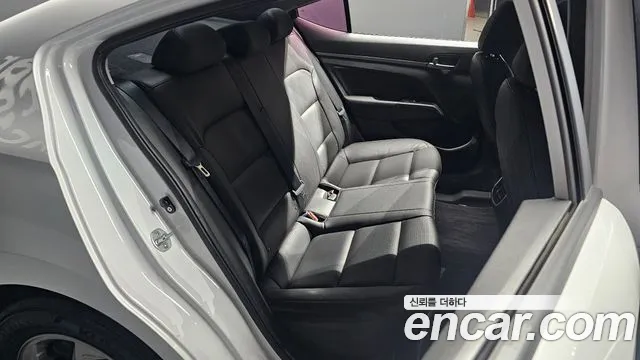 Hyundai Avante 2017 thumb 11