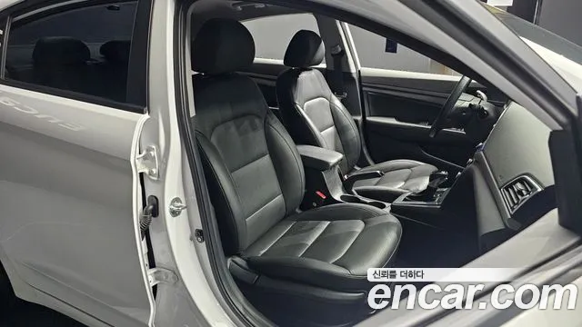 Hyundai Avante 2017 thumb 12