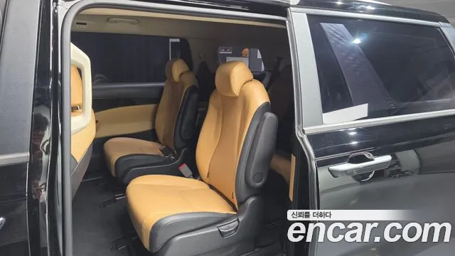 Kia Carnival 2021 thumb 11