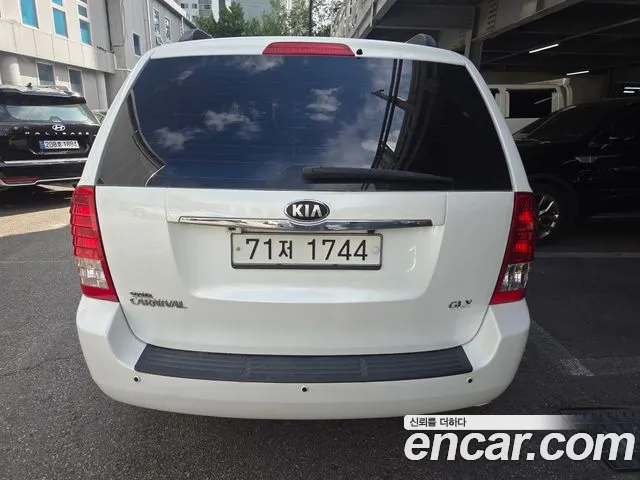 Kia Carnival 2013 thumb 4