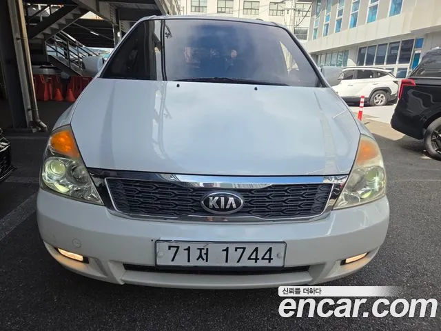 Kia Carnival 2013 thumb 7