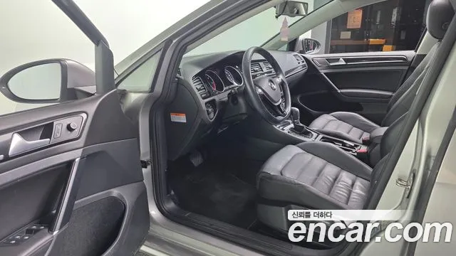 Volkswagen Golf Sportsvan 2016 thumb 10