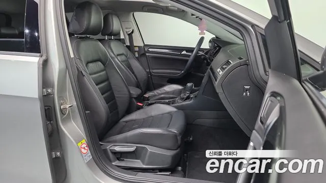 Volkswagen Golf Sportsvan 2016 thumb 11