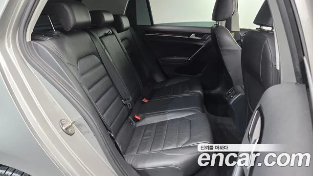 Volkswagen Golf Sportsvan 2016 thumb 12