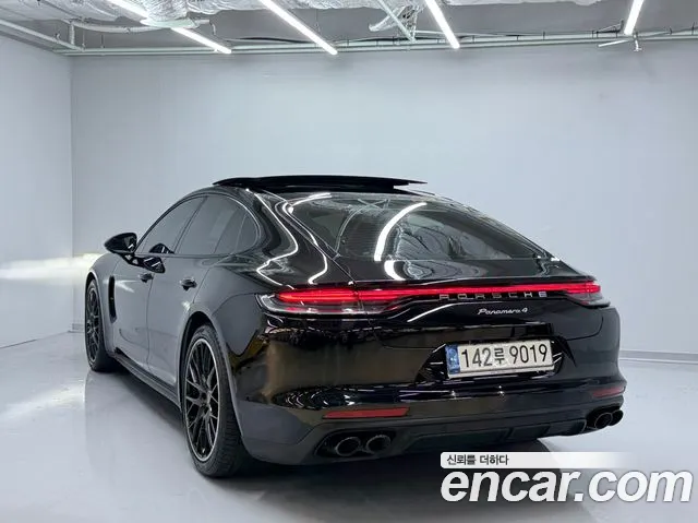 Porsche Panamera 2021 thumb 4