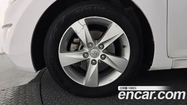 Hyundai Avante 2013 thumb 5