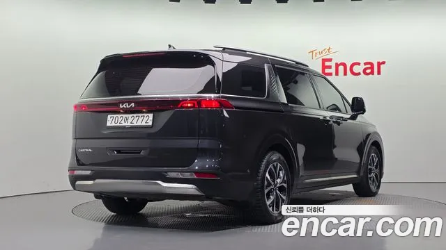 Kia Carnival 2023 thumb 2