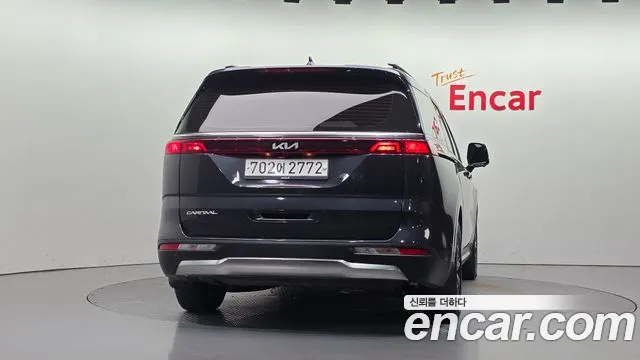 Kia Carnival 2023 thumb 4