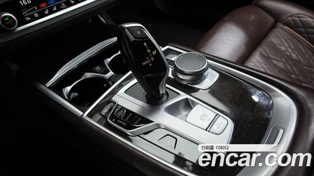 BMW 7-Series 2021 thumb 9