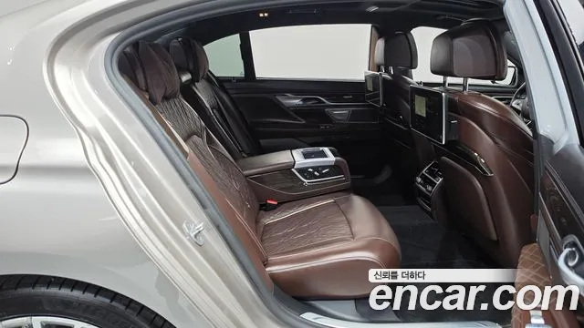 BMW 7-Series 2021 thumb 12
