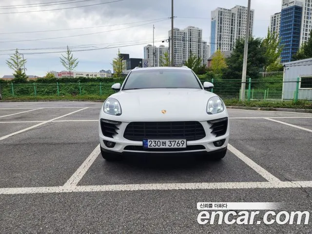 Porsche Macan 2015 thumb 3