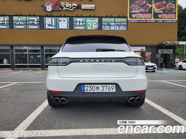 Porsche Macan 2015 thumb 4