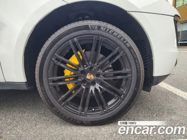 Porsche Macan 2015 thumb 5