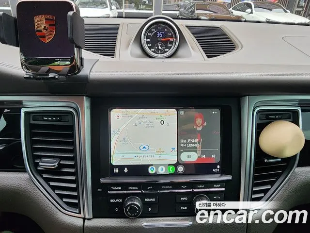Porsche Macan 2015 thumb 9