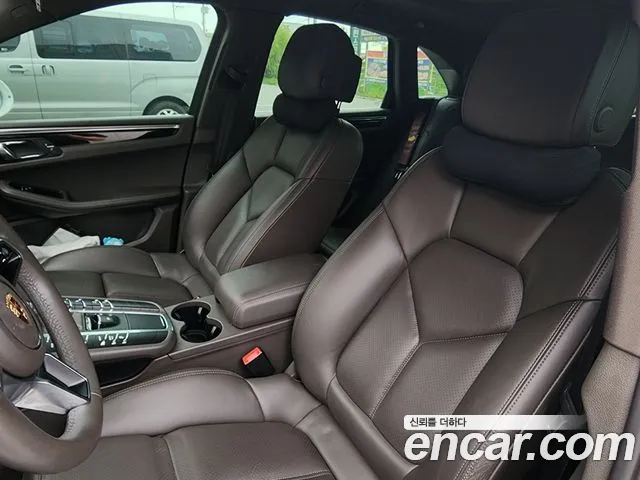 Porsche Macan 2015 thumb 10