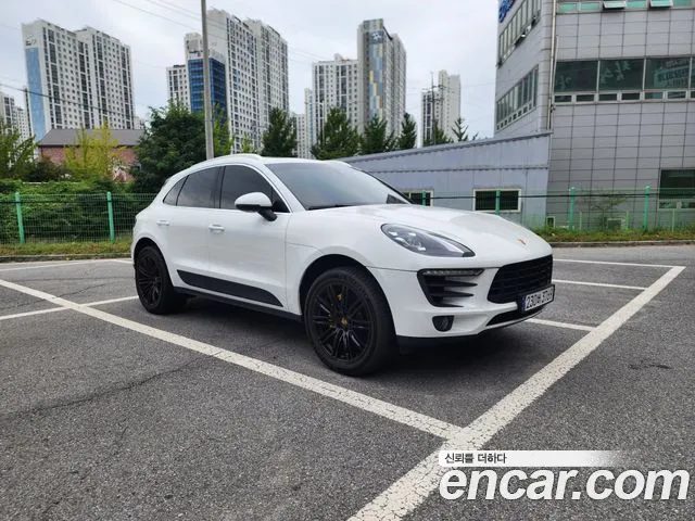 Porsche Macan 2015 thumb 12