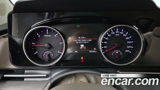 Kia Carnival 2021 thumb 8
