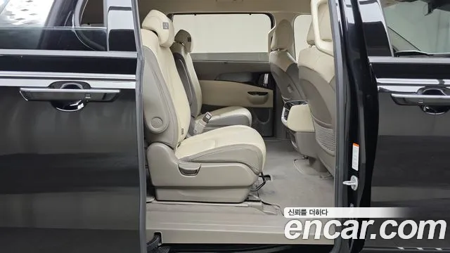 Kia Carnival 2021 thumb 11