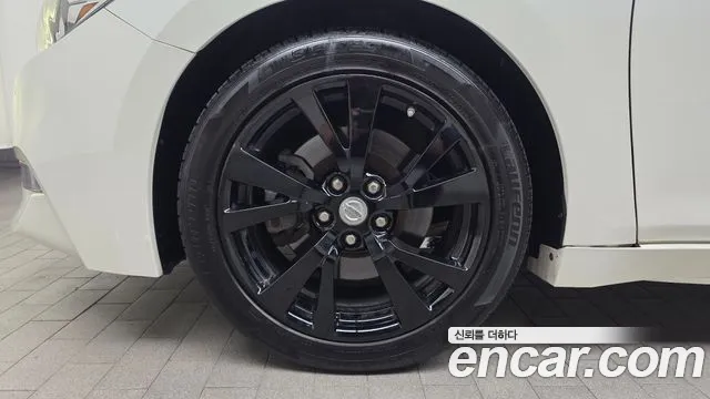 Nissan Maxima 2017 thumb 5
