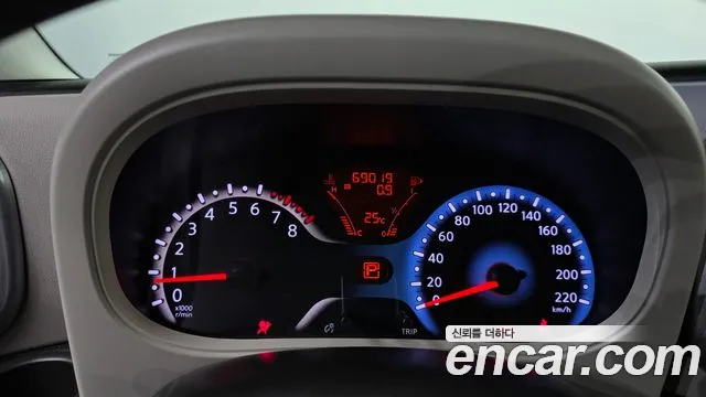 Nissan Cube 2013 thumb 8