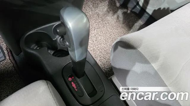 Nissan Cube 2013 thumb 9