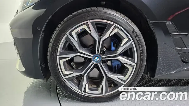 BMW i4 2023 thumb 5