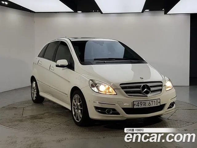 Mercedes-Benz B-Class 2011 thumb 2