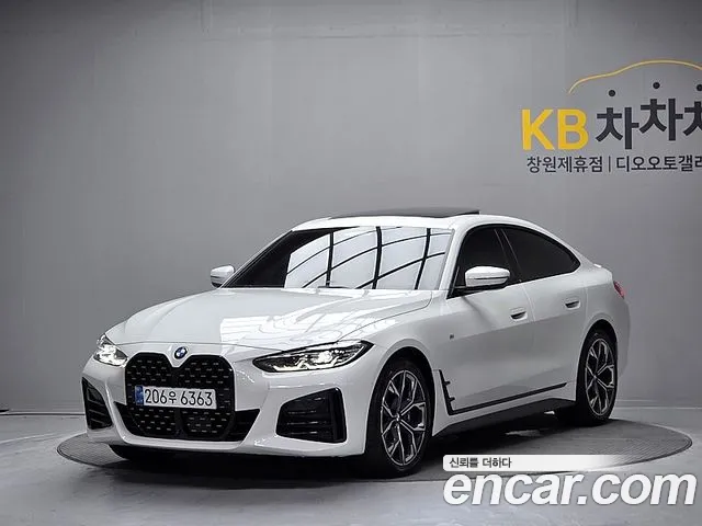 BMW 4-Series 2024 thumb 11