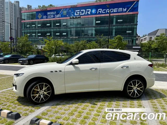 Maserati Levante 2017 thumb 6