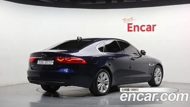 Jaguar XF 2018 thumb 2