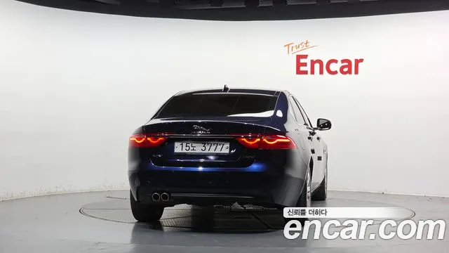 Jaguar XF 2018 thumb 4
