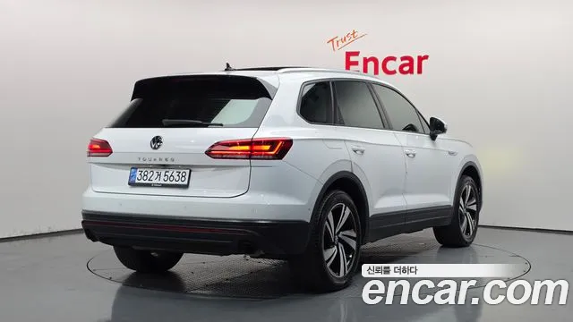 Volkswagen Touareg 2021 thumb 2
