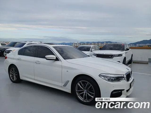 BMW 5-Series 2018 thumb 2