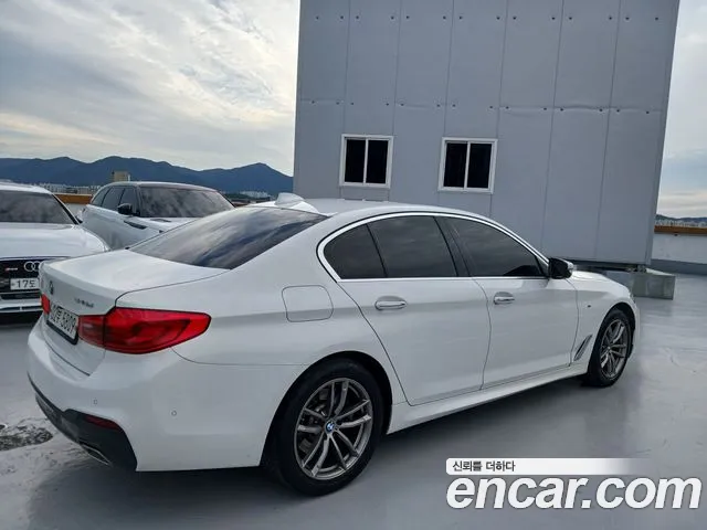 BMW 5-Series 2018 thumb 3