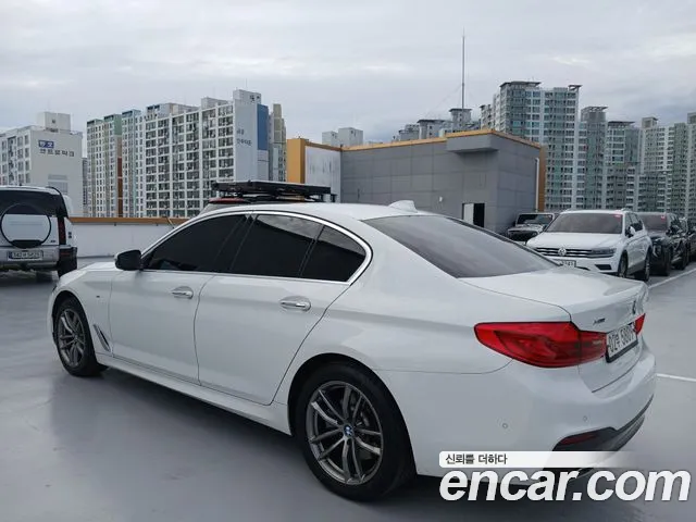 BMW 5-Series 2018 thumb 4