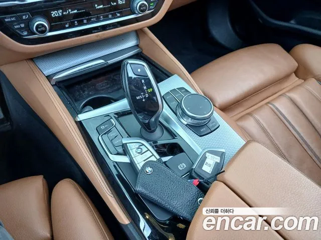 BMW 5-Series 2018 thumb 9